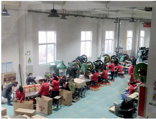 正(zheng)天制(zhi)罐生(sheng)産車(che)間