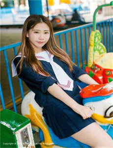 杜达雄男模图片-一小孩和妈妈打扑克(黄)